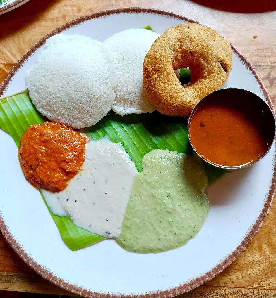 Idli [2] Vada [1]
